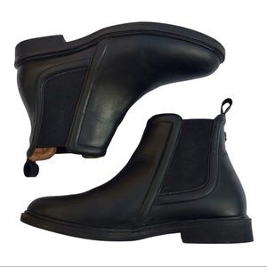 Zara women’s black leather Chelsea boots / ankle boots size 37
